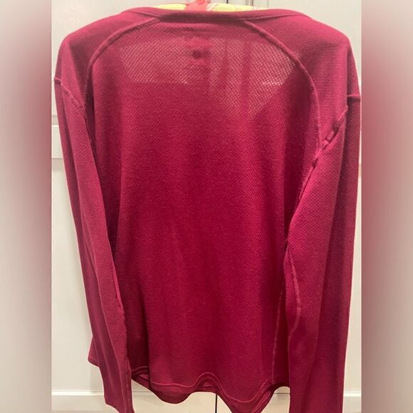 Mountain Hardware Pullover Henley Sz XL Fuchsia Base Layer Button Top - Picture 4 of 9